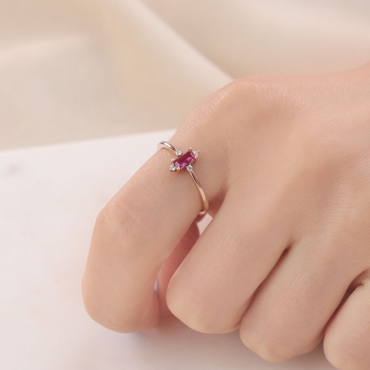 Magenta Taşlı Mini Baget Gümüş Yüzük
