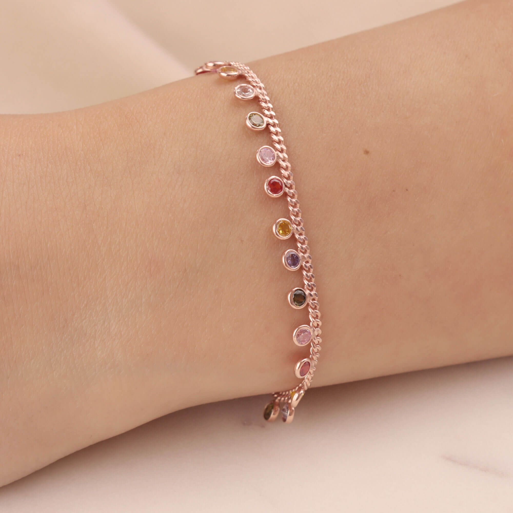 Renkli Taşlı Rose Gümüş Bileklik Renkli Taşlı Rose Gümüş Bileklik