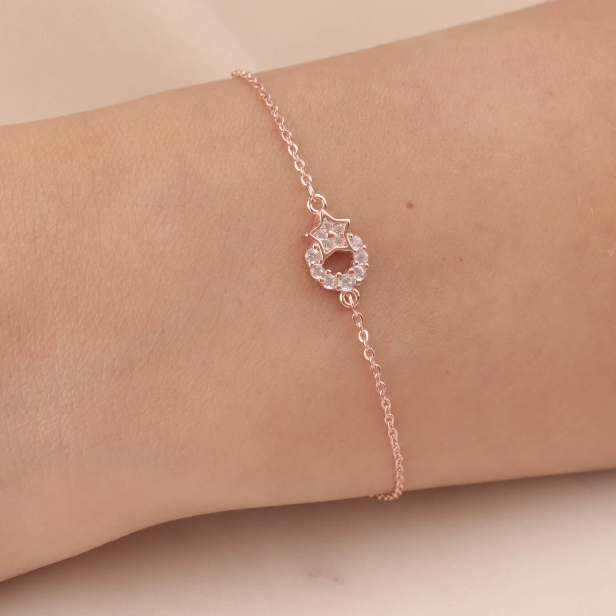 Zirkon Taşlı Rose Ay Yıldız Gümüş Bileklik Zirkon Taşlı Rose Ay Yıldız Gümüş Bileklik