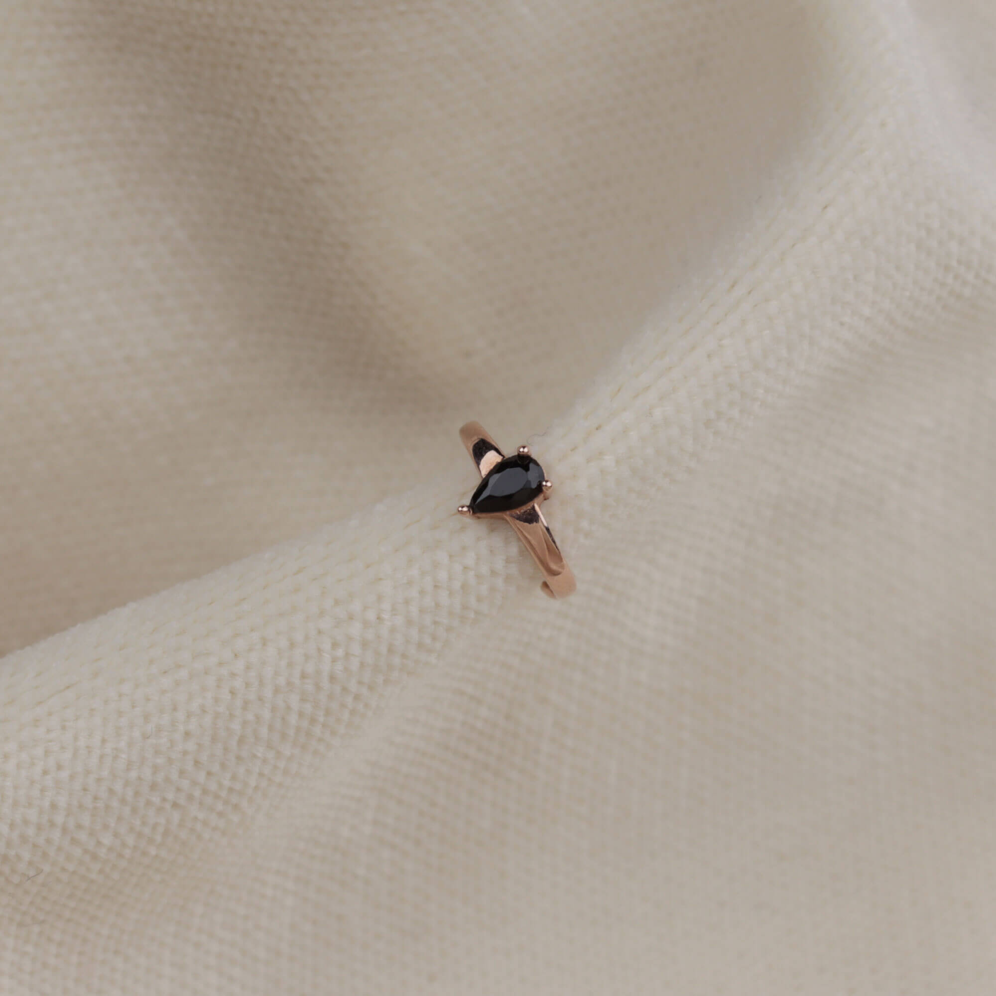 Damla Kesim Kıkırdak Gümüş Küpe (1.2 cm) Damla Kesim Kıkırdak Gümüş Küpe (1.2 cm)
