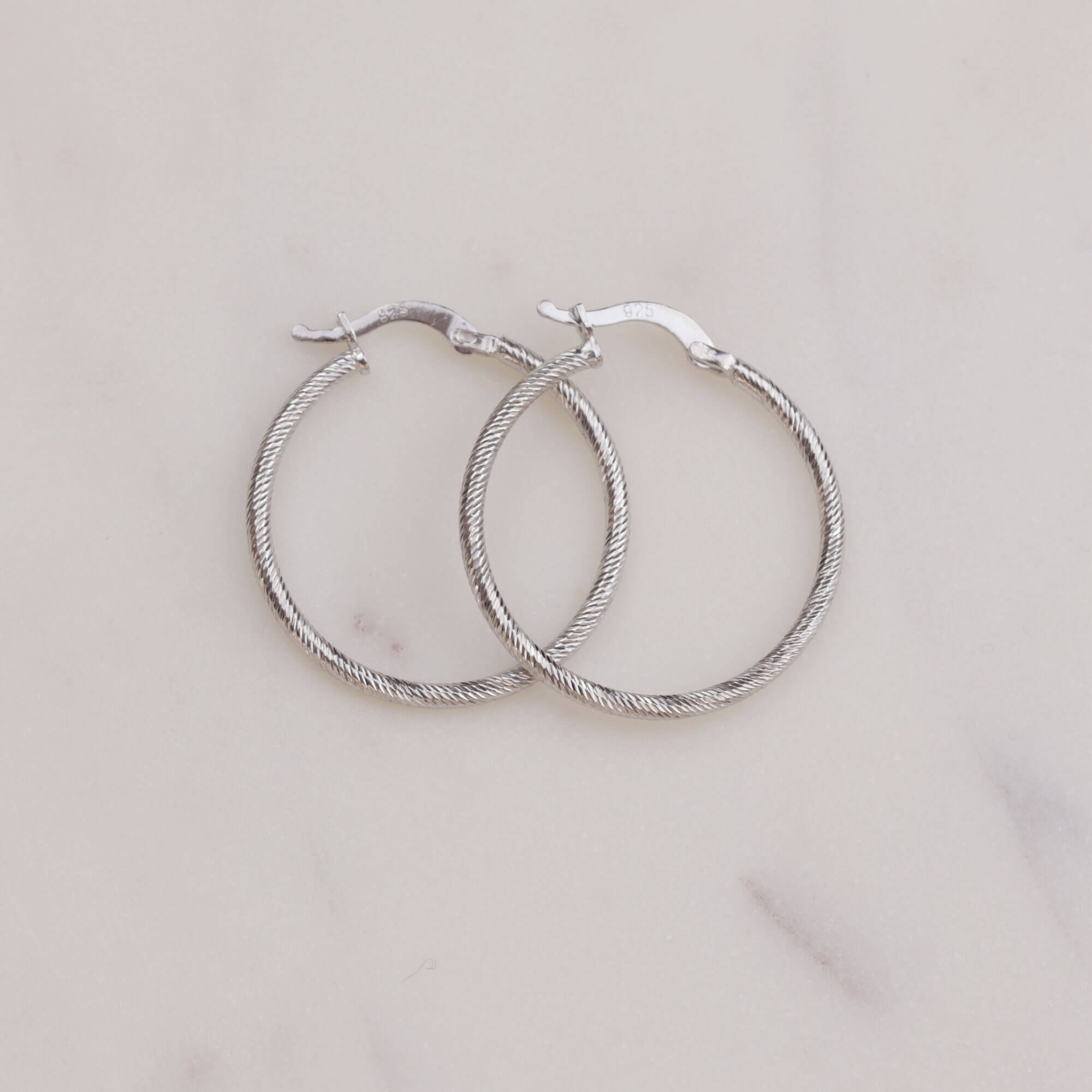 İtalyan Burgu Halka Gümüş Küpe (2.5 cm) İtalyan Burgu Halka Gümüş Küpe (2.5 cm)