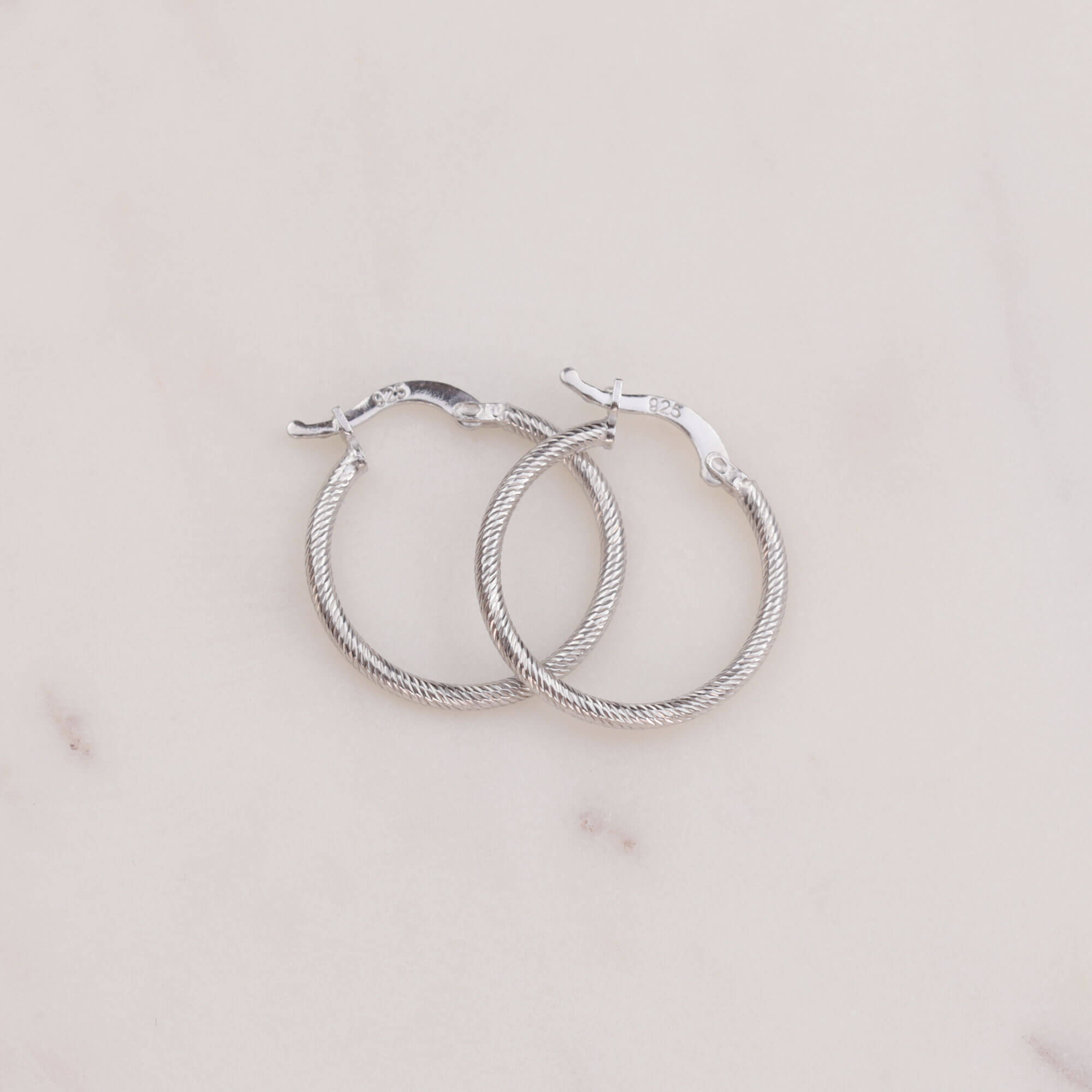 İtalyan Burgu Halka Gümüş Küpe (2 cm) İtalyan Burgu Halka Gümüş Küpe (2 cm)