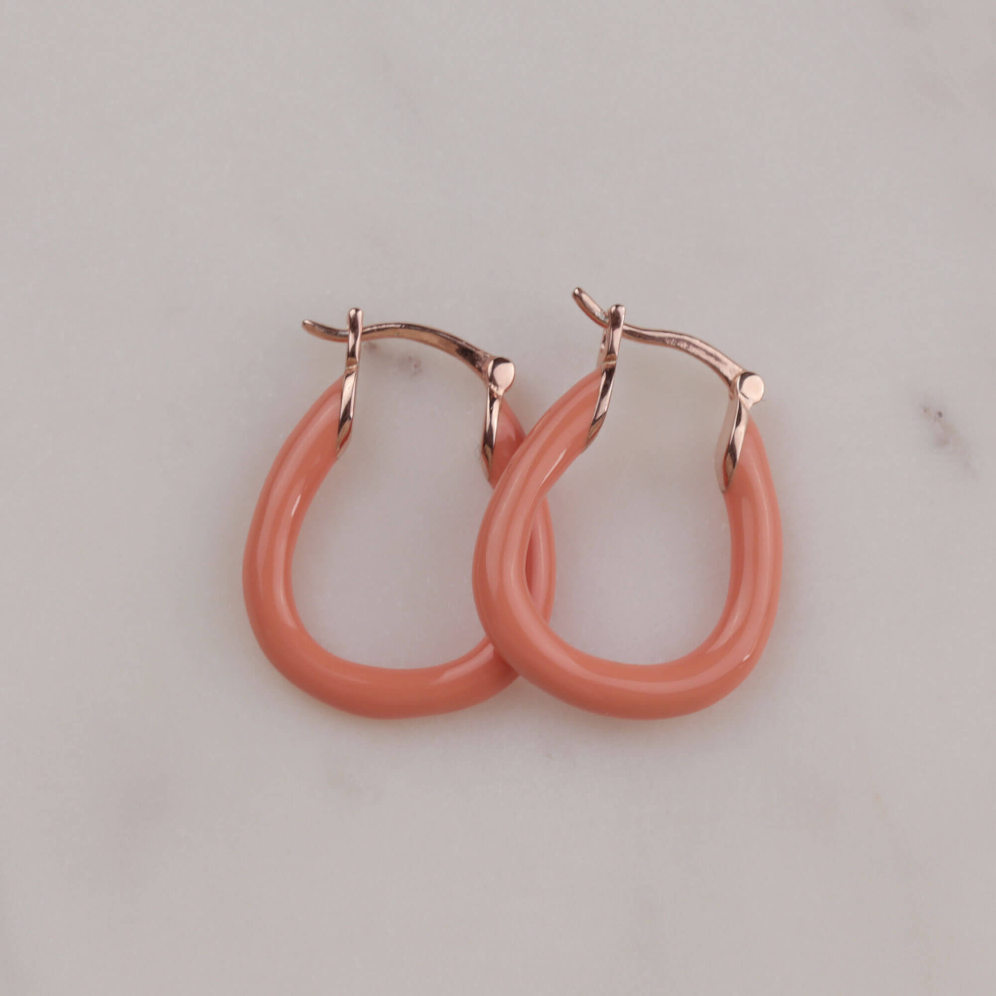 Neon Turuncu Mineli Oval Gümüş Küpe Neon Turuncu Mineli Oval Gümüş Küpe