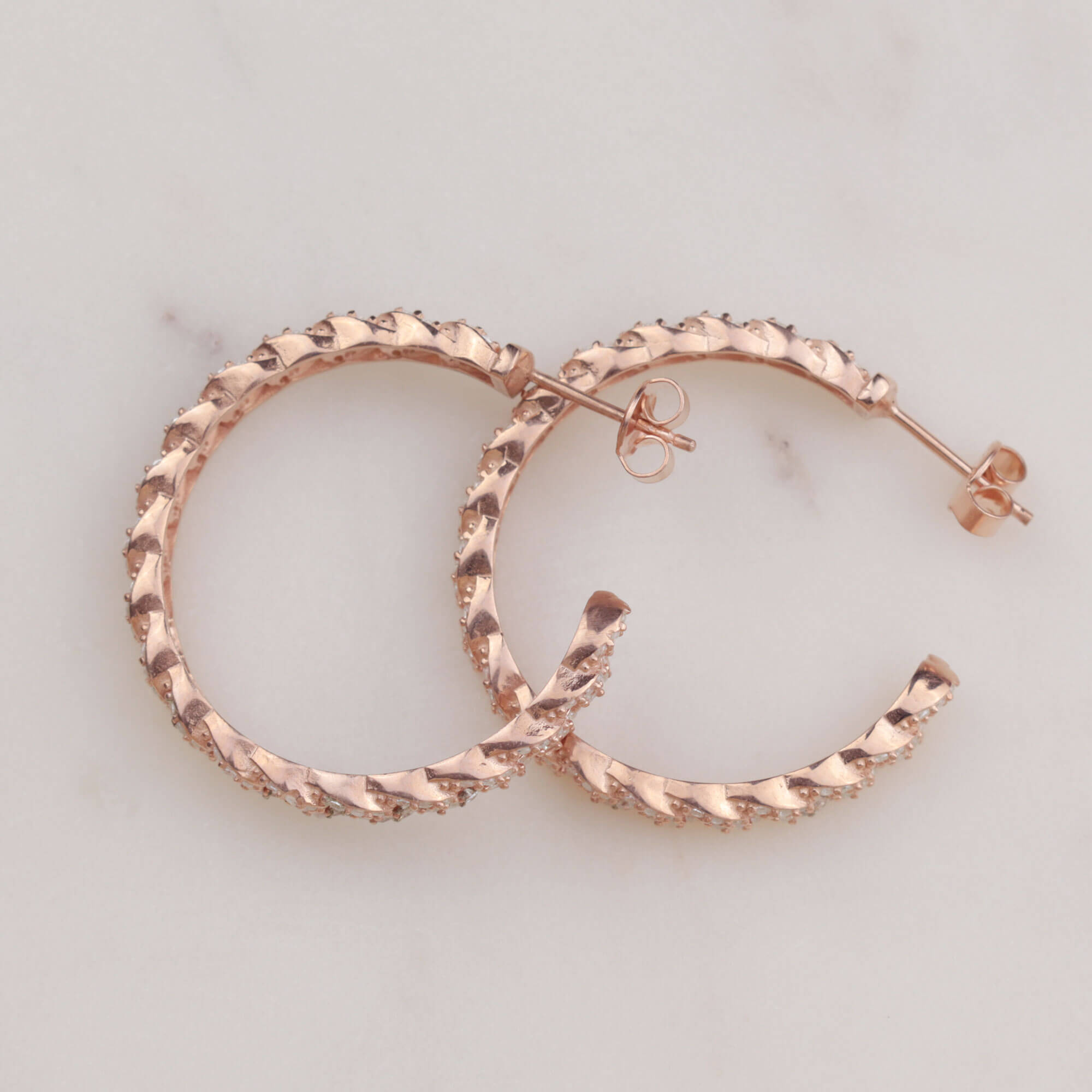Taşlı Zincir Rose Yarım Halka Gümüş Küpe (3 cm) Taşlı Zincir Rose Yarım Halka Gümüş Küpe (3 cm)