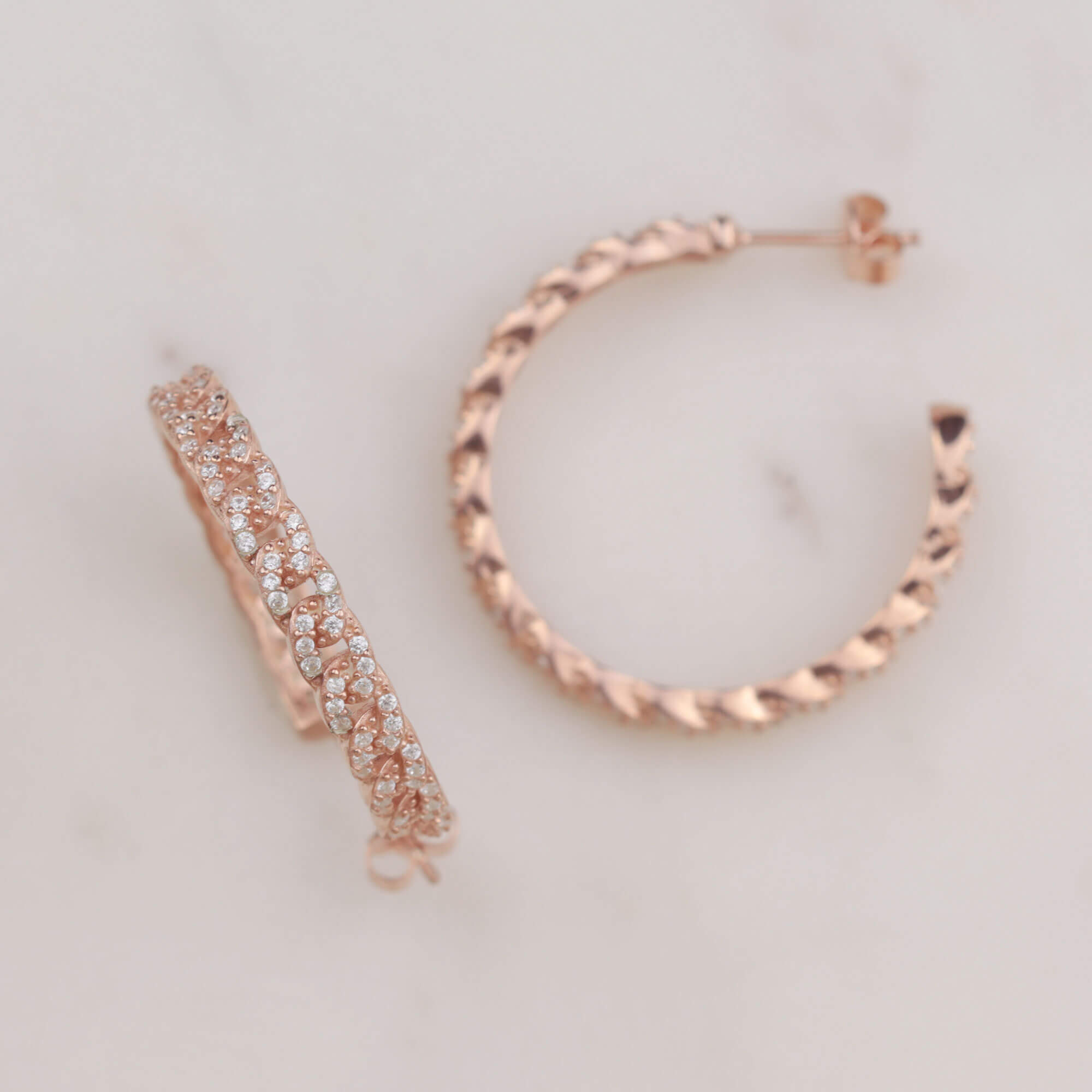 Taşlı Zincir Rose Yarım Halka Gümüş Küpe (3 cm) Taşlı Zincir Rose Yarım Halka Gümüş Küpe (3 cm)